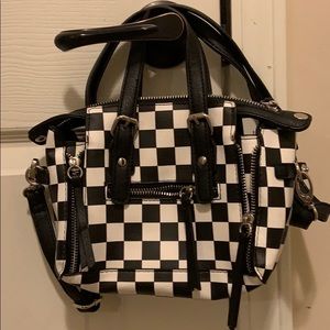 i’m selling a really cute checkered purse